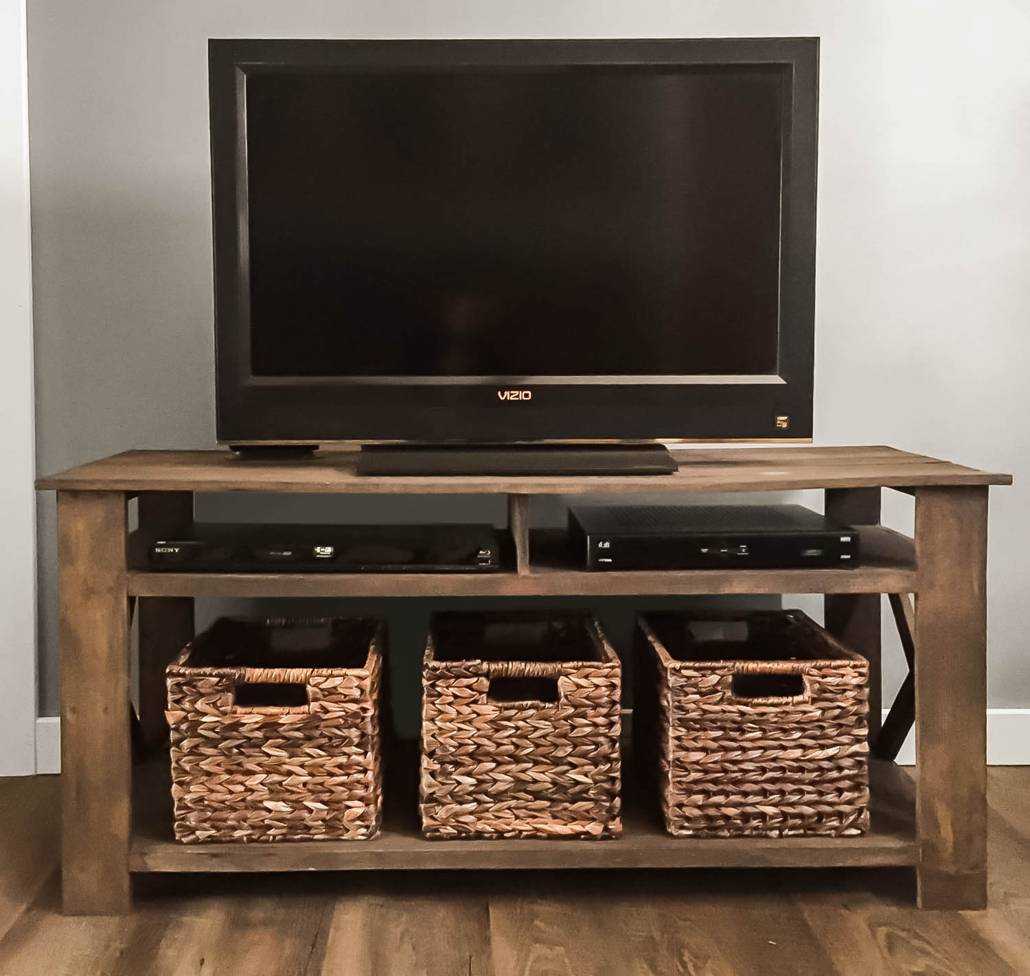 Pallet Tv Stand Cahill S Creative Llc Diy Blog Pallet Tv Stand Cahill S Creative Llc